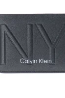 puzdro na karty ny shaped Calvin Klein 	čierna	