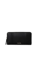 peňaženka carolyn Calvin Klein 	čierna	
