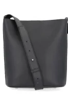skórzana crossbody kabelka bedford med bucket DKNY 	čierna	