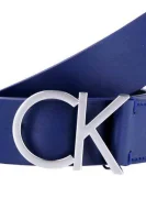 skórzany opasok logo Calvin Klein 	tmavomodrá	