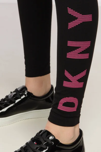Legíny | Slim Fit DKNY Sport 	čierna	