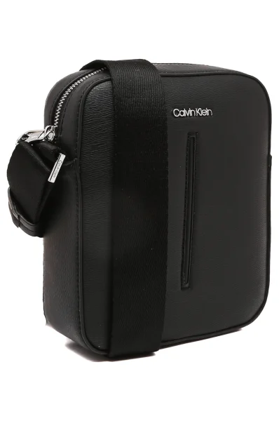Taška na rameno CK MEDIAN REPORTER S Calvin Klein 	čierna	