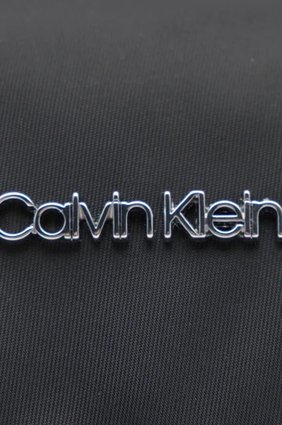 Taška na rameno Calvin Klein 	čierna	