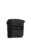 bunda s vreckami madox Calvin Klein 	čierna	
